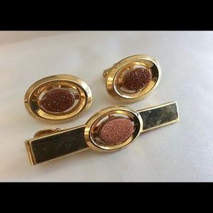 VTG ANSON GOLD TONE ITALIAN GOLD STONE CUFF LINKS & TIE BAR CLASP PIN SET